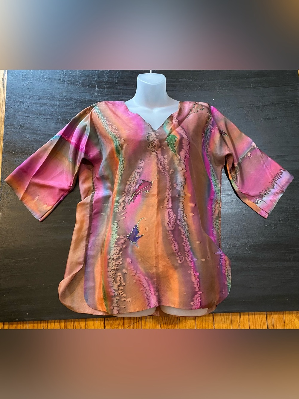 🎨Handpainted Silk by Lahja • Vintage top • Leaf accents🍂